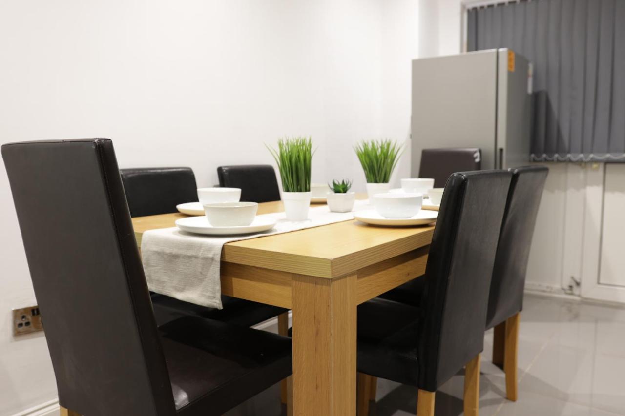 5 Bed Town House Within City Centre And Sleeps Up To 11 With Sky And Netflix Birmingham Buitenkant foto
