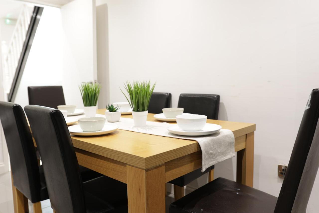 5 Bed Town House Within City Centre And Sleeps Up To 11 With Sky And Netflix Birmingham Buitenkant foto