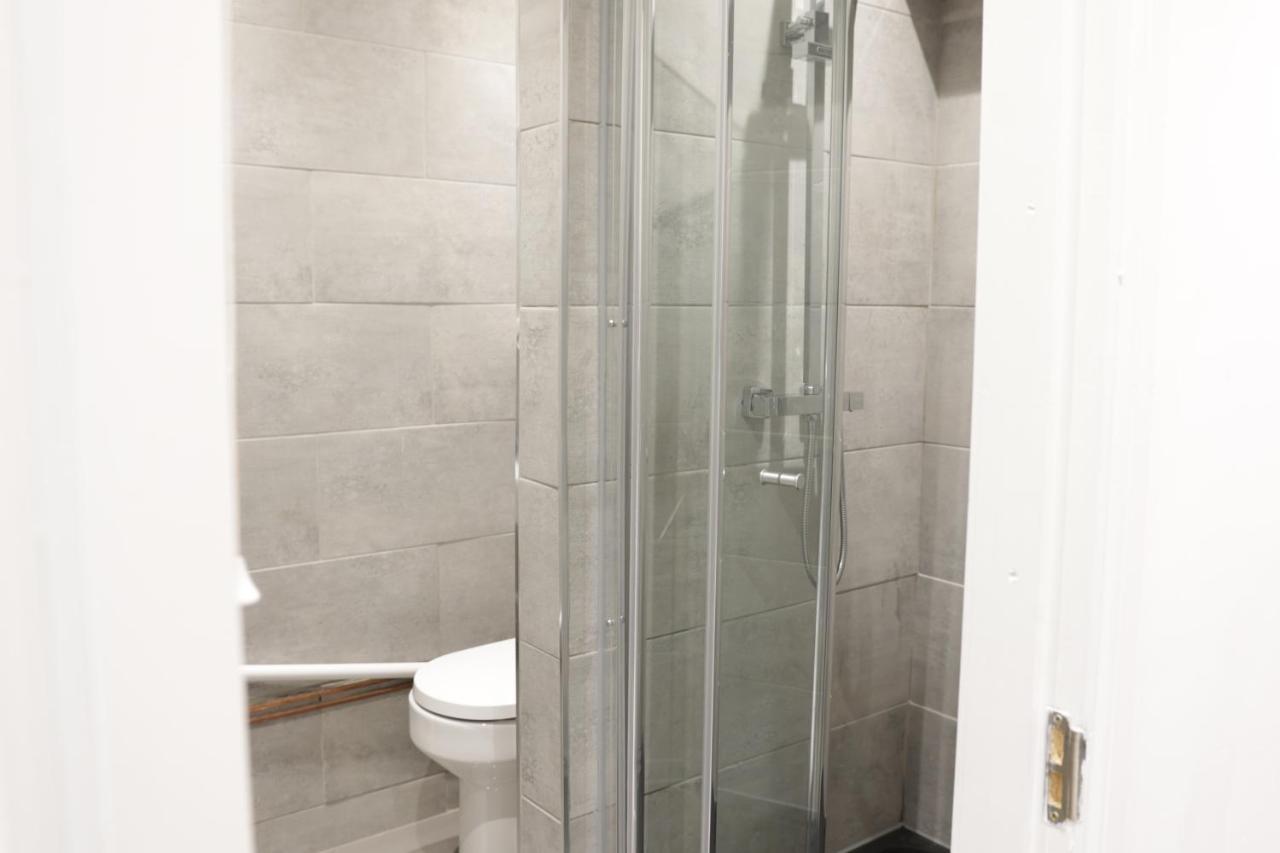 5 Bed Town House Within City Centre And Sleeps Up To 11 With Sky And Netflix Birmingham Buitenkant foto