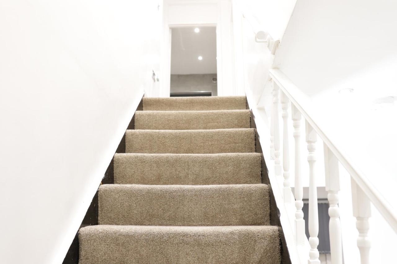 5 Bed Town House Within City Centre And Sleeps Up To 11 With Sky And Netflix Birmingham Buitenkant foto