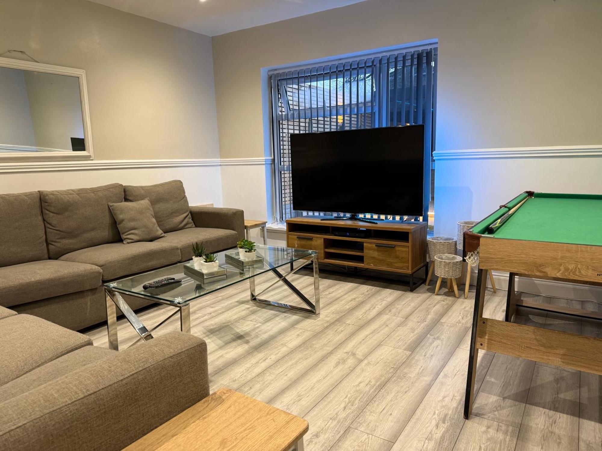 5 Bed Town House Within City Centre And Sleeps Up To 11 With Sky And Netflix Birmingham Buitenkant foto