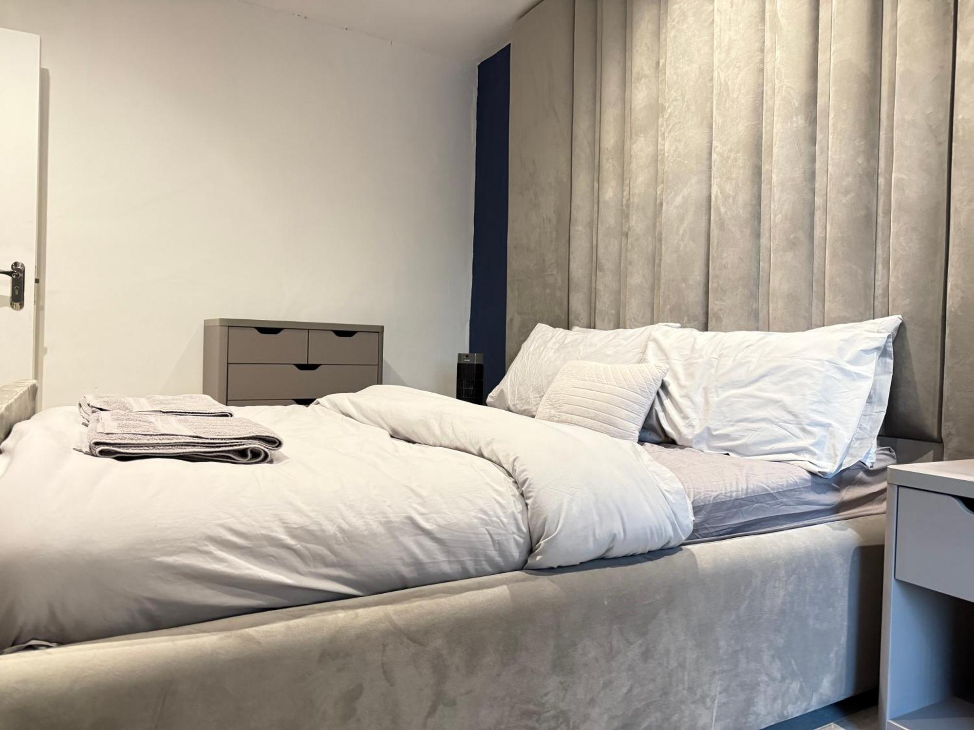 5 Bed Town House Within City Centre And Sleeps Up To 11 With Sky And Netflix Birmingham Buitenkant foto
