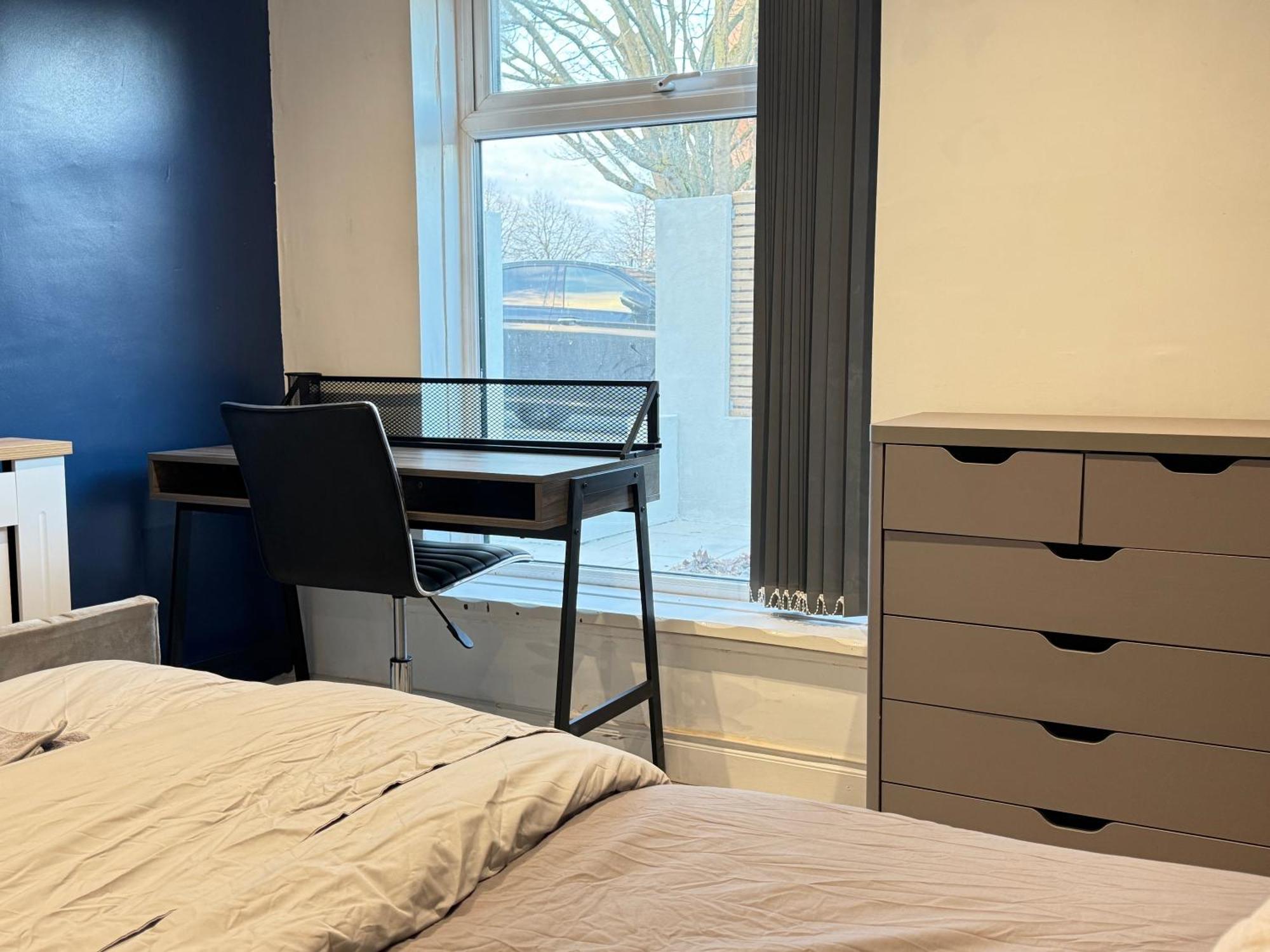 5 Bed Town House Within City Centre And Sleeps Up To 11 With Sky And Netflix Birmingham Buitenkant foto
