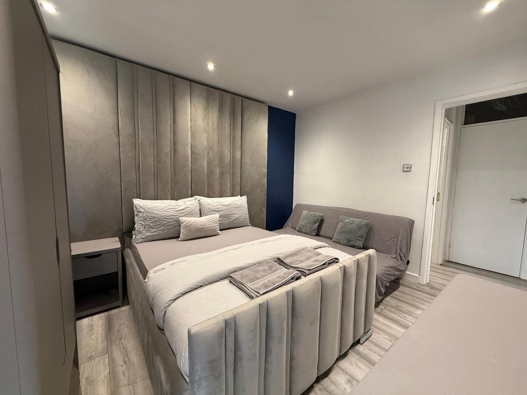 5 Bed Town House Within City Centre And Sleeps Up To 11 With Sky And Netflix Birmingham Buitenkant foto