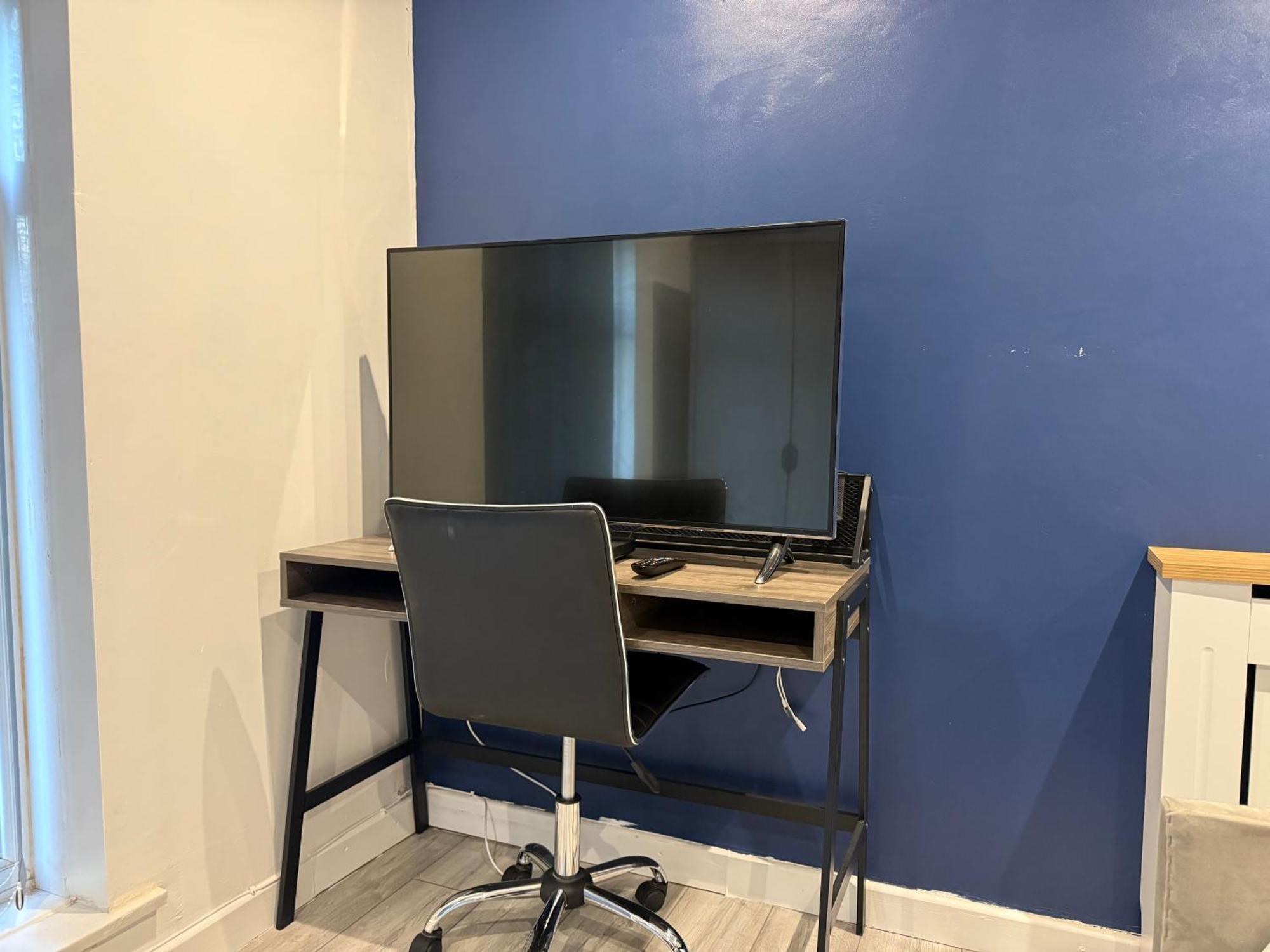 5 Bed Town House Within City Centre And Sleeps Up To 11 With Sky And Netflix Birmingham Buitenkant foto